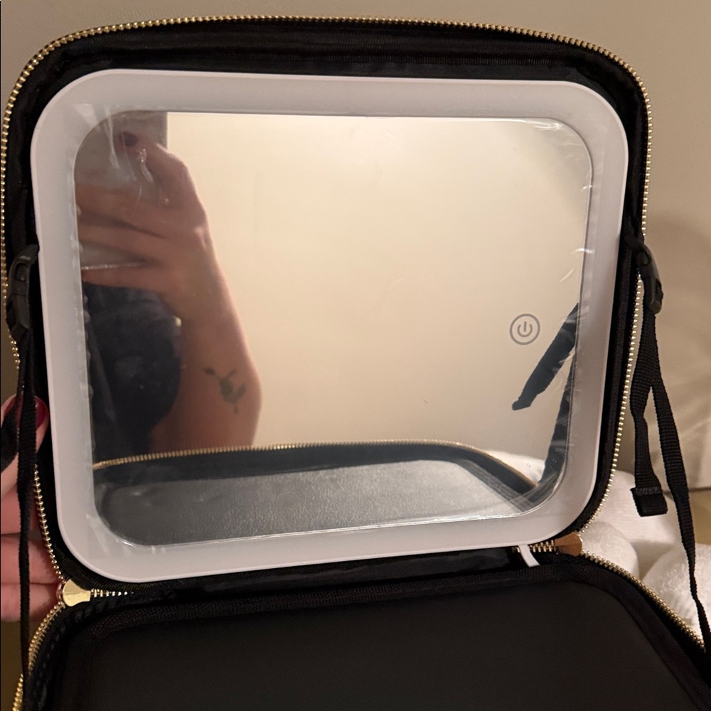 Seoneiro Makeup Travel Bag Makeup Case Make up Train Case
LED Lighted Mirror - Picture 4 of 4